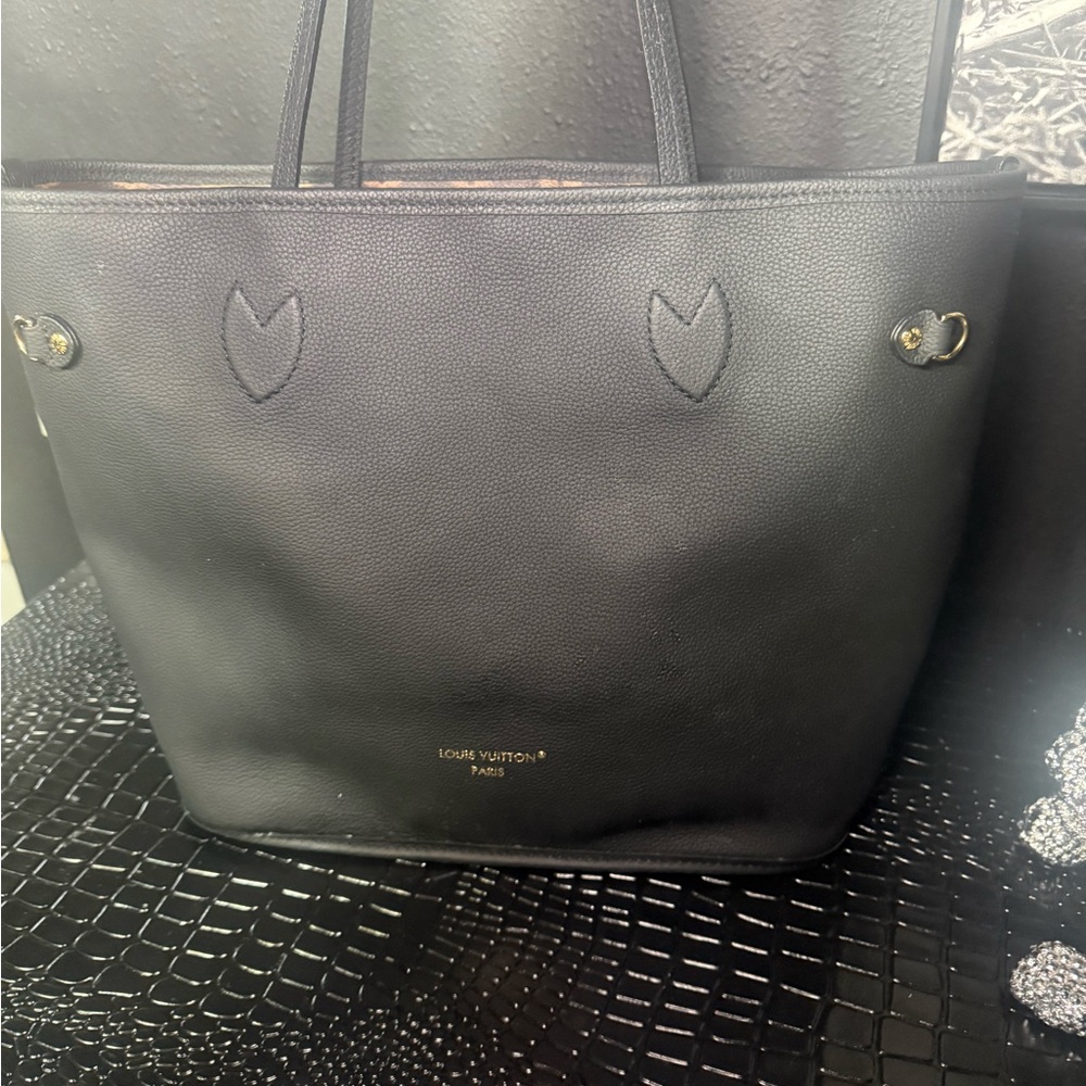 Reversible Louis Vuitton Monogram Tote & toiletry bag insert in Brown and Tan - Picture 5 of 10